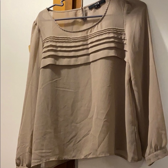 Brown top - Picture 1 of 1